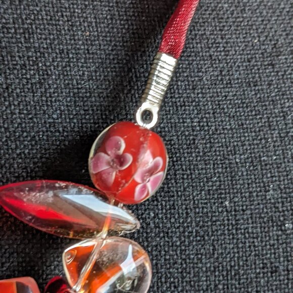 Red glass beads necklace with ribbon chain, vintage - Picture 2 of 6
